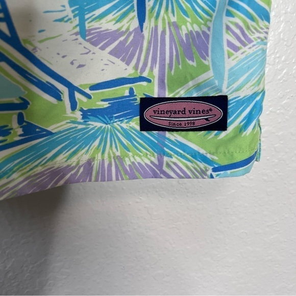 Vineyard Vines Swim Trunks Men Medium Shorts Beach Chairs Umbrellas Green Blue - Picture 2 of 8